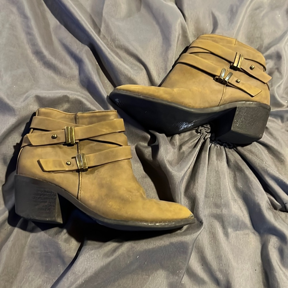 Girls boots
